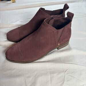 NWT Toms Reese Cap Toe Suede Chelsea Boots Size 8